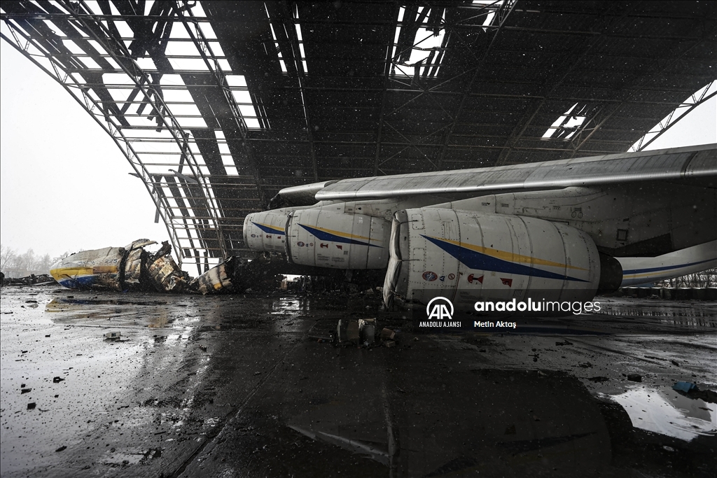 Rusya'nın vurduğu Ukrayna'daki Antonov An-225'in enkazı AA tarafından görüntüledi