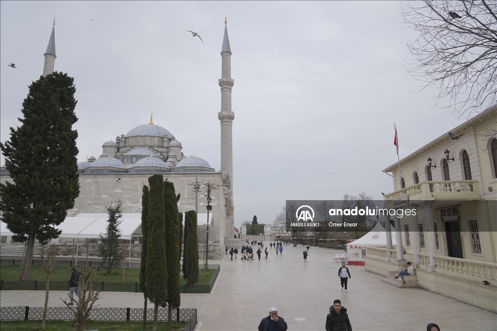 أسواق الفاتح بإسطنبول.. أجواء رمضانية تعكس التمازج والروحانية