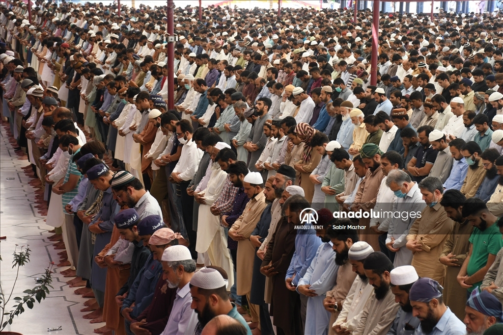 First Friday prayer of Ramadan in Pakistan