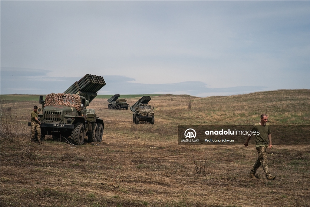 Ukrayna güçleri, Donbas bölgesindeki Rus mevzilerini Grad füzeleri ile hedef aldı