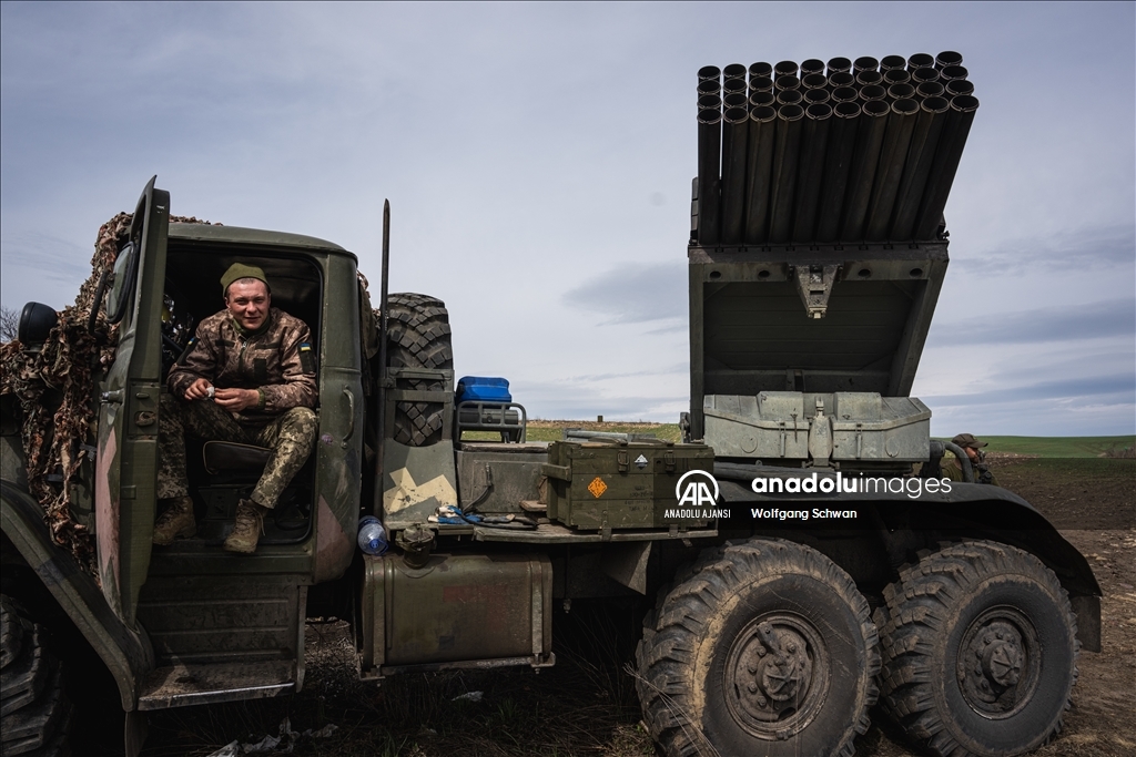 Ukrayna güçleri, Donbas bölgesindeki Rus mevzilerini Grad füzeleri ile hedef aldı