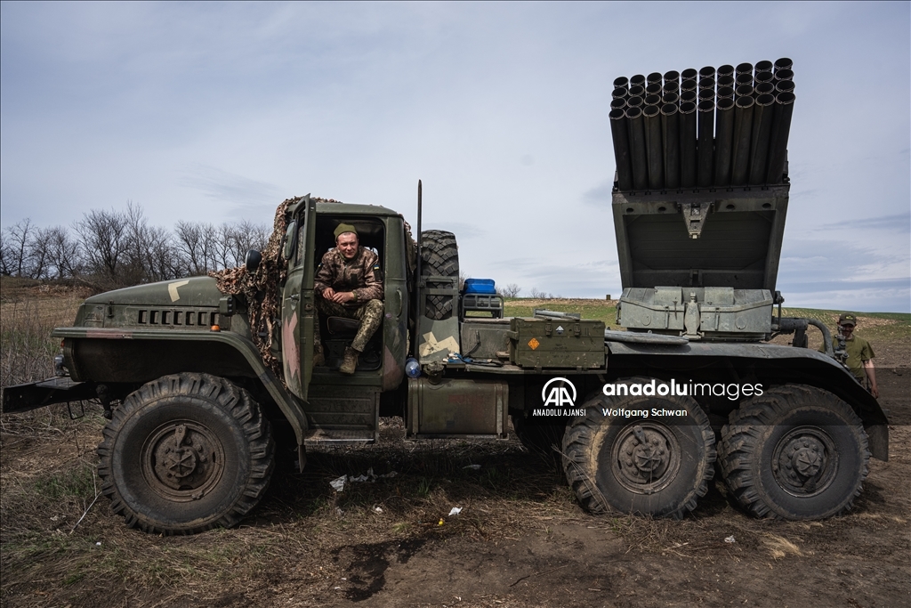 Ukrayna güçleri, Donbas bölgesindeki Rus mevzilerini Grad füzeleri ile hedef aldı