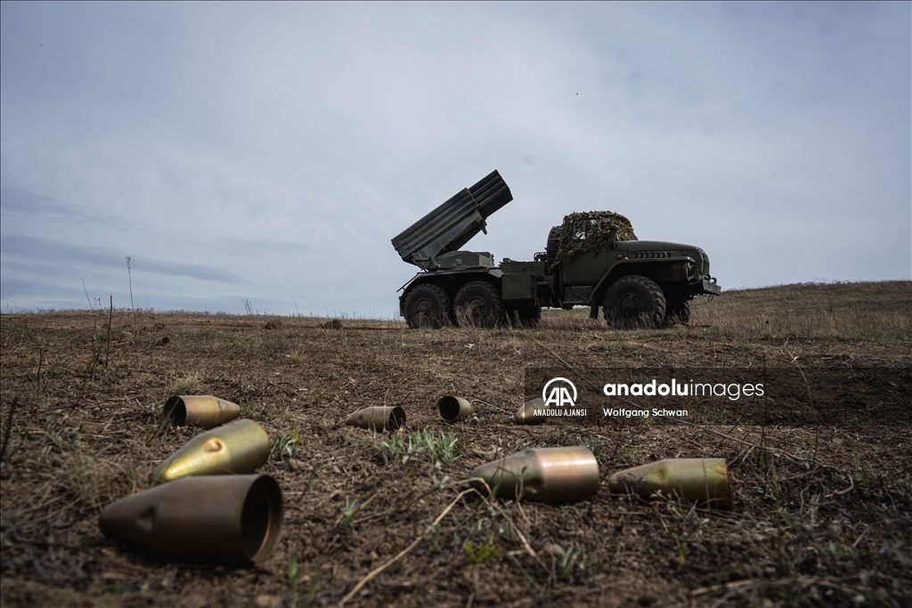 Ukrayna güçleri, Donbas bölgesindeki Rus mevzilerini Grad füzeleri ile hedef aldı
