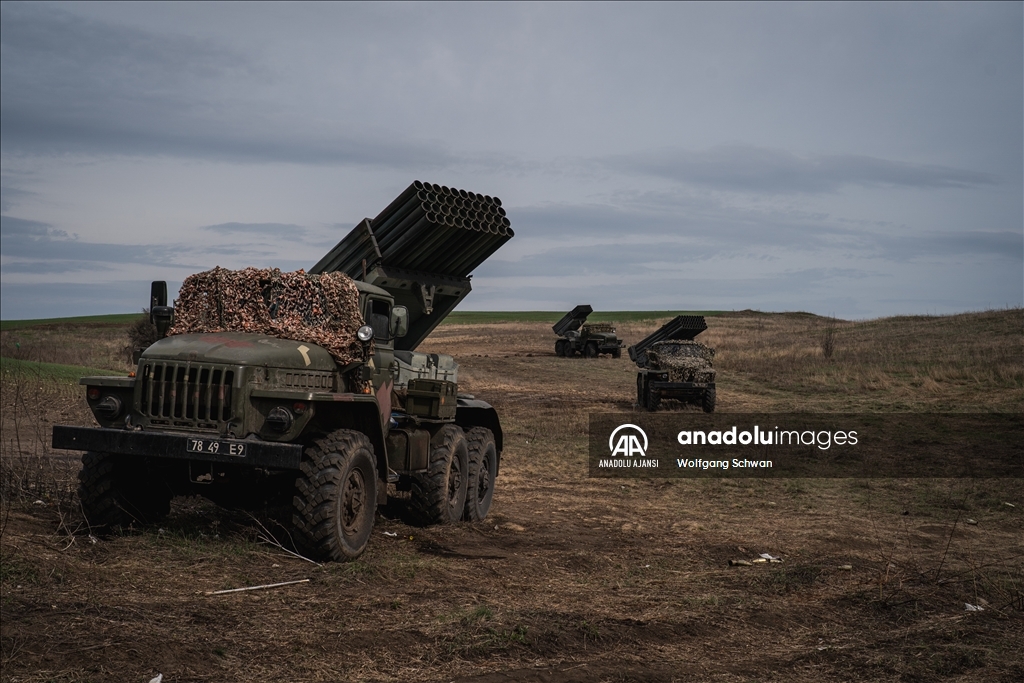 Ukrayna güçleri, Donbas bölgesindeki Rus mevzilerini Grad füzeleri ile hedef aldı