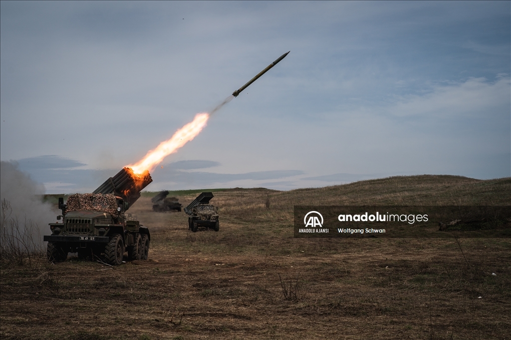 Ukrayna güçleri, Donbas bölgesindeki Rus mevzilerini Grad füzeleri ile hedef aldı