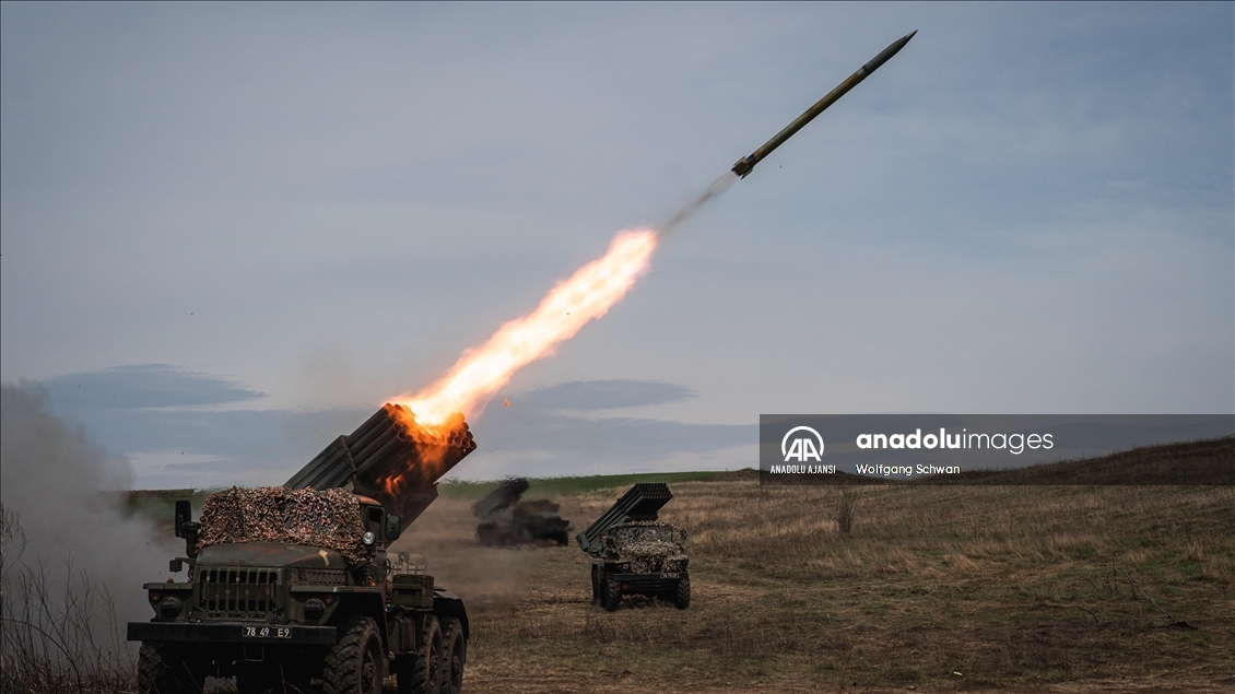 Ukrayna güçleri, Donbas bölgesindeki Rus mevzilerini Grad füzeleri ile hedef aldı