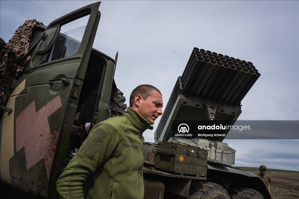 Ukrayna güçleri, Donbas bölgesindeki Rus mevzilerini Grad füzeleri ile hedef aldı