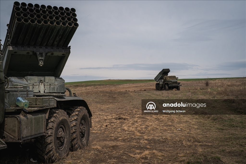 Ukrayna güçleri, Donbas bölgesindeki Rus mevzilerini Grad füzeleri ile hedef aldı