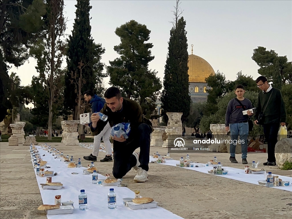 تركيا تواصل توزيع المساعدات الرمضانية في فلسطين ودول إفريقية