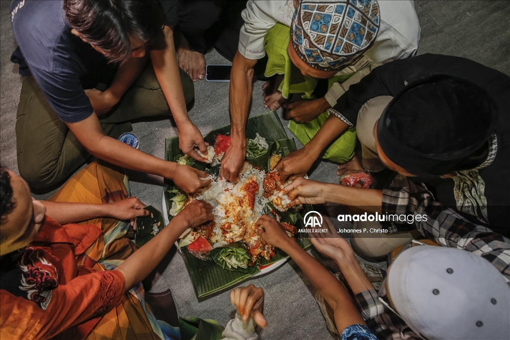 Tradisi 'Megibung' di Bali