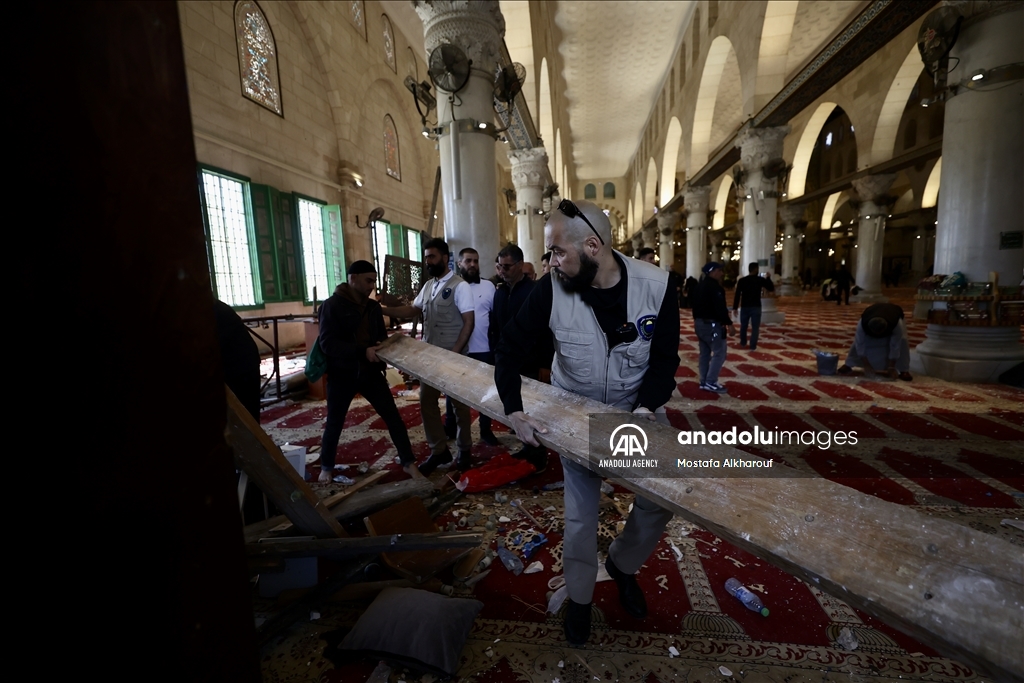 حمله پلیس اسرائیل به نمازگزاران در مسجد قبله