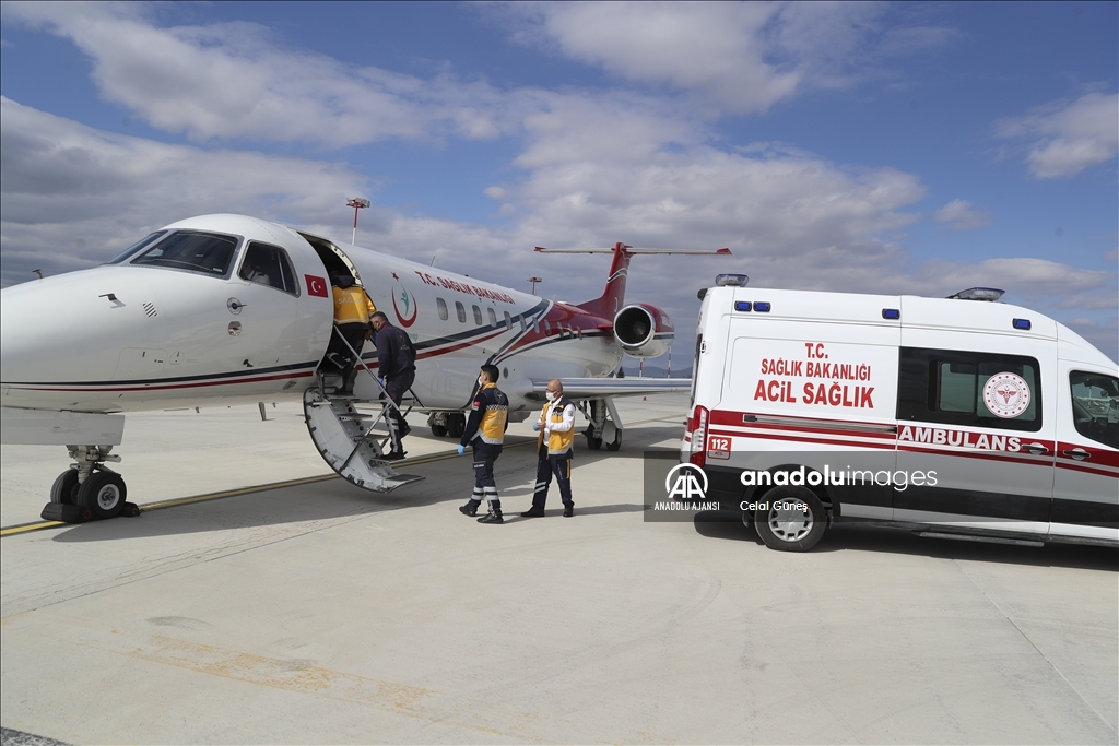 Ambulans uçağın Trabzon-Ankara hattındaki "nefes" veren operasyonunu AA görüntüledi
