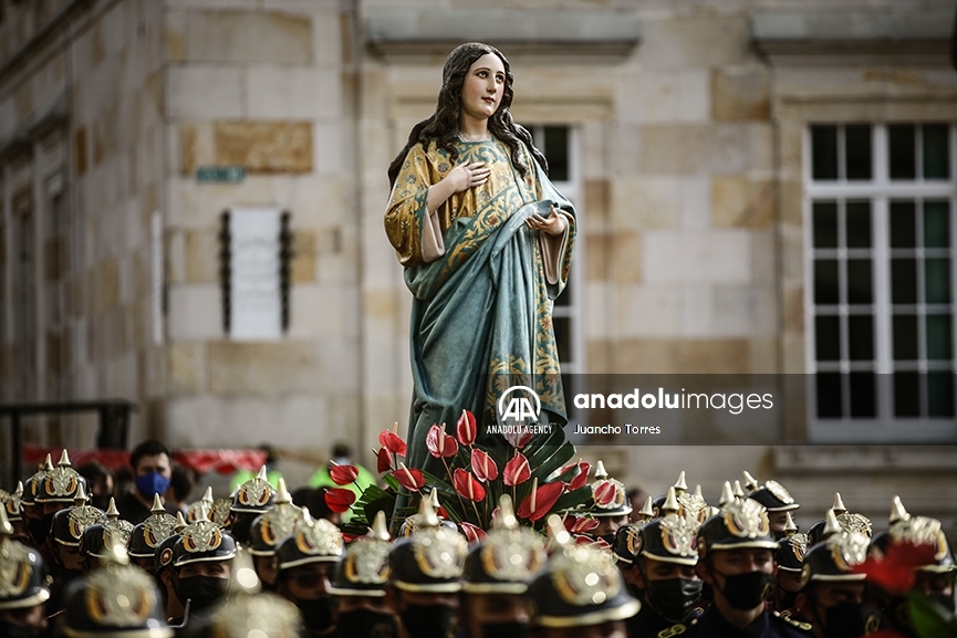 Procesión del Viernes Santo en la Catedral Primada de Bogotá