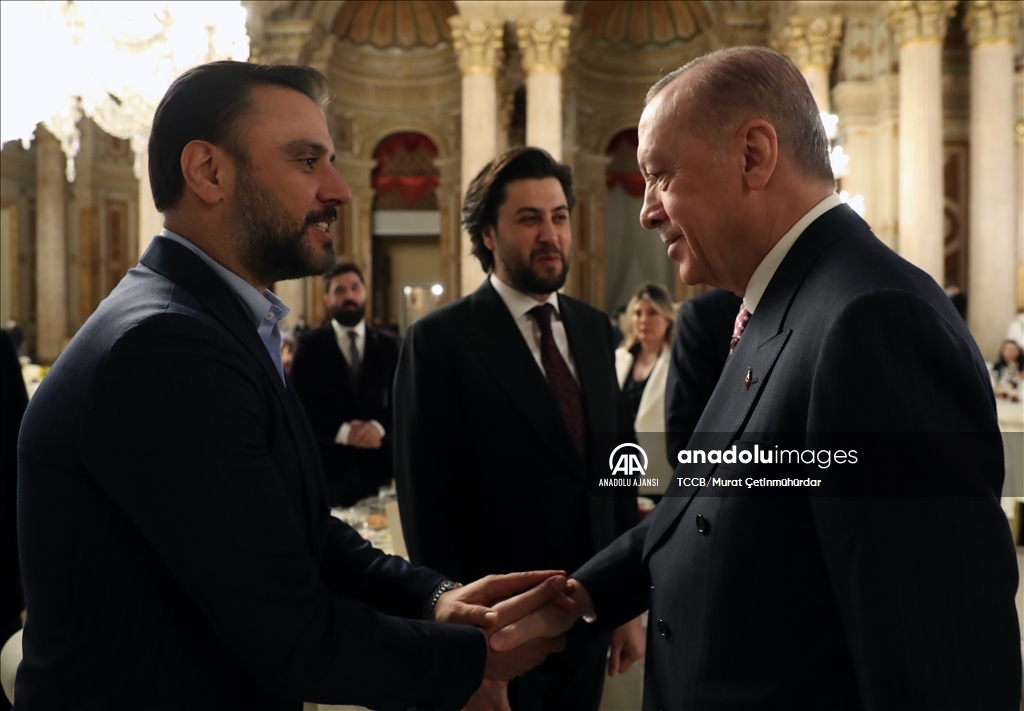 Cumhurbaşkanı Erdoğan, sanatçılarla iftarda bir araya geldi