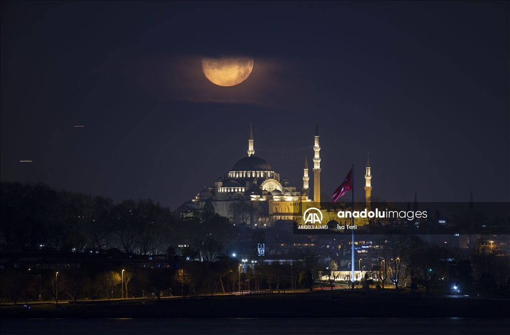 İstanbul'da dolunay