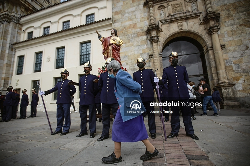 Procesión del Viernes Santo en la Catedral Primada de Bogotá