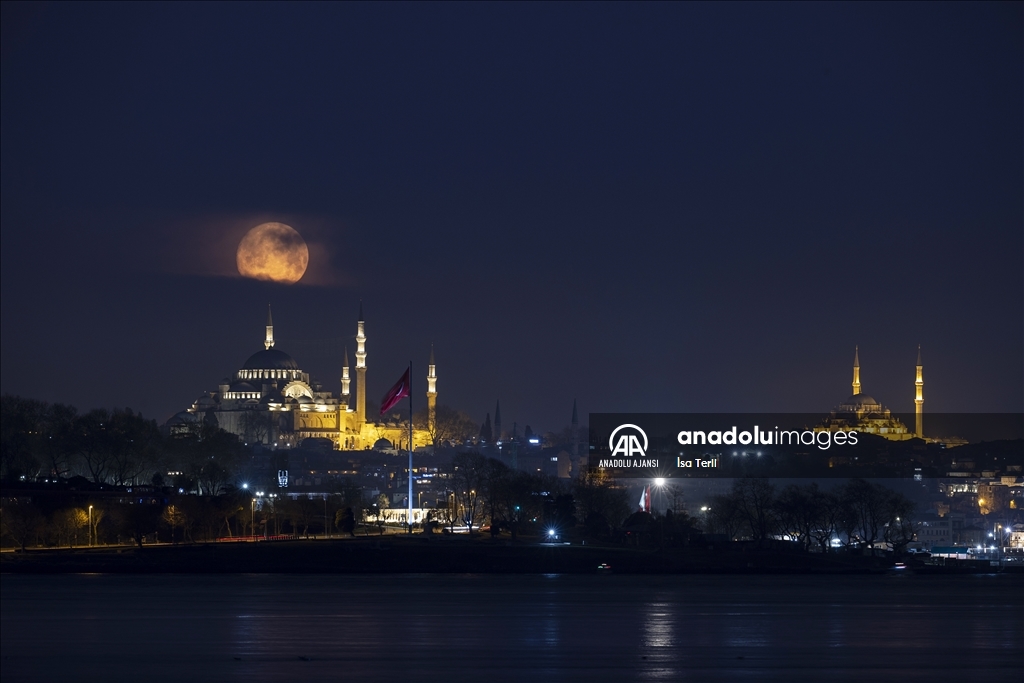 İstanbul'da dolunay