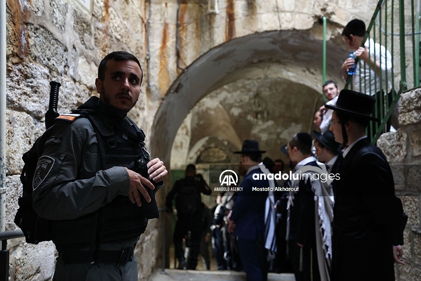 Persisten las redadas de la Policía israelí en la mezquita de Al-Aqsa