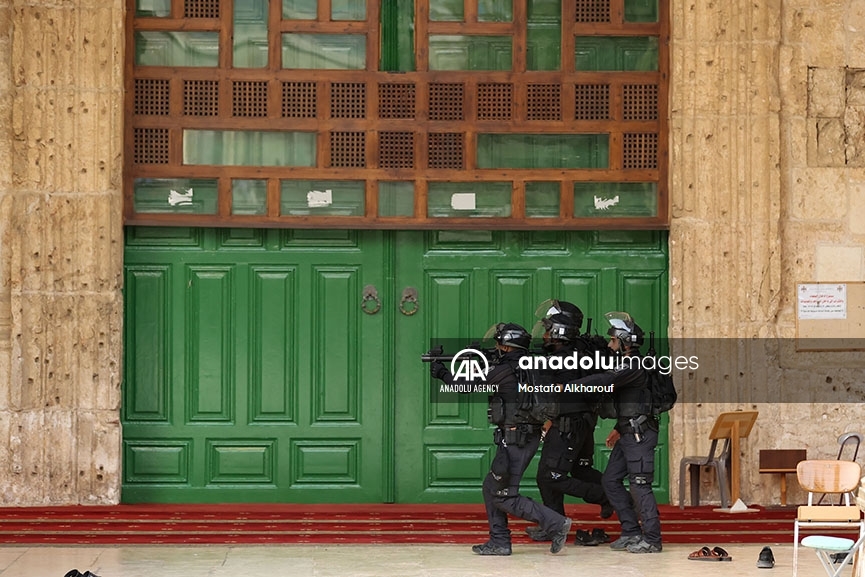 Persisten las redadas de la Policía israelí en la mezquita de Al-Aqsa