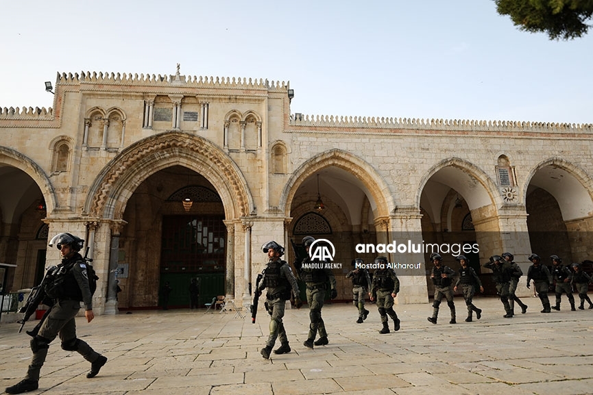 Persisten las redadas de la Policía israelí en la mezquita de Al-Aqsa