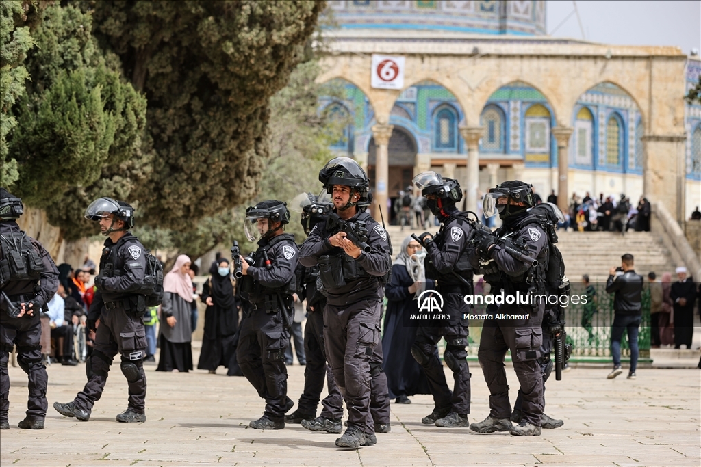 Polisi Israel gerebek Masjid Al-Aqsha