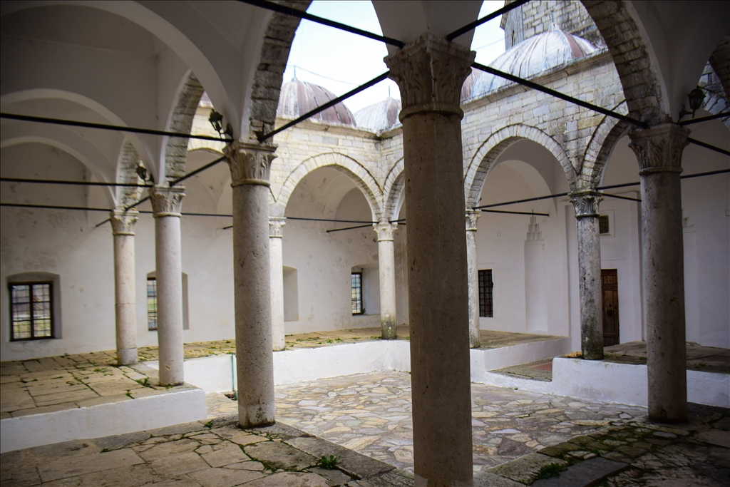 Vazhdojnë përgatitjet për projektin e restaurimit të Xhamisë së Plumbit në Shkodër