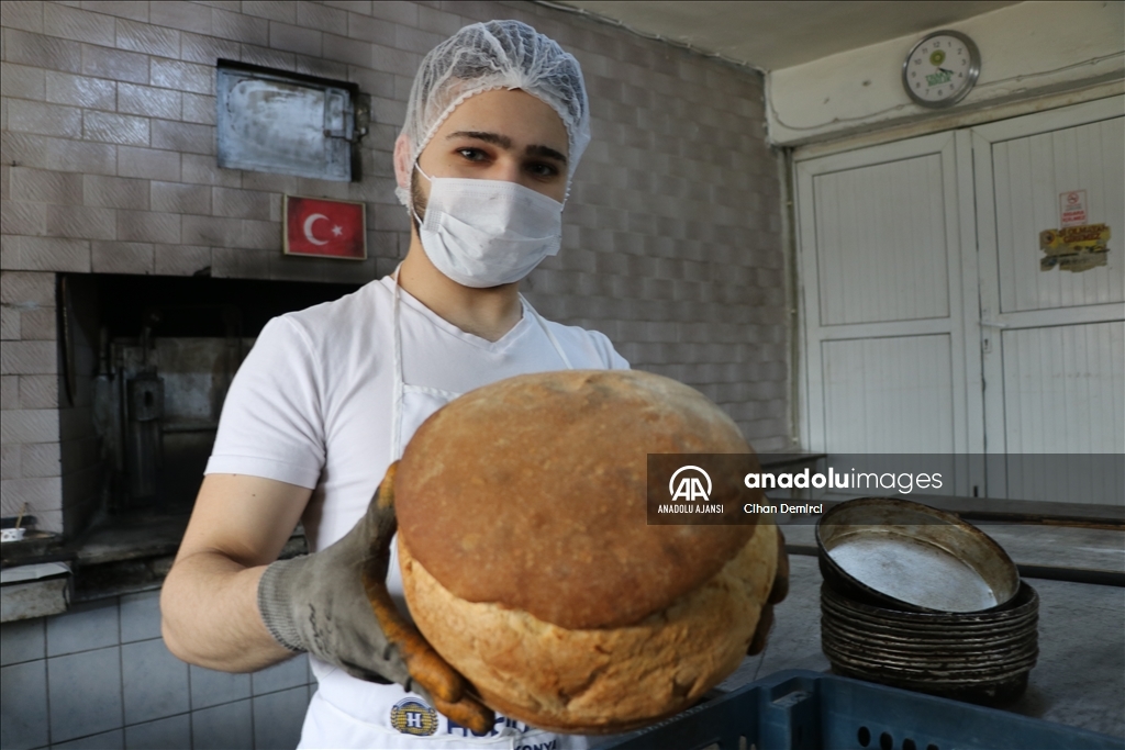 Ata mirası mayayla yapılan Kemalköy ekmeği üç kardeşin fırınından çıkıyor