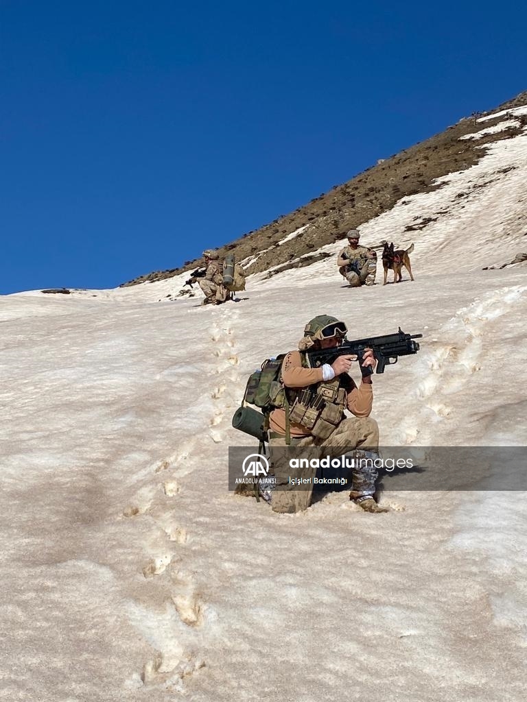 Hakkari'de "Eren Abluka-2 Şehit Uzman Jandarma Çavuş Mehmet Bayar Operasyonu" başlatıldı