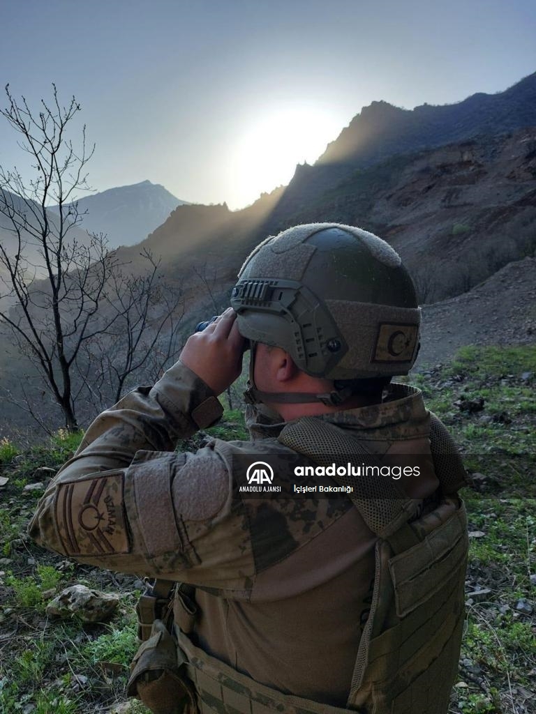 Hakkari'de "Eren Abluka-2 Şehit Uzman Jandarma Çavuş Mehmet Bayar Operasyonu" başlatıldı