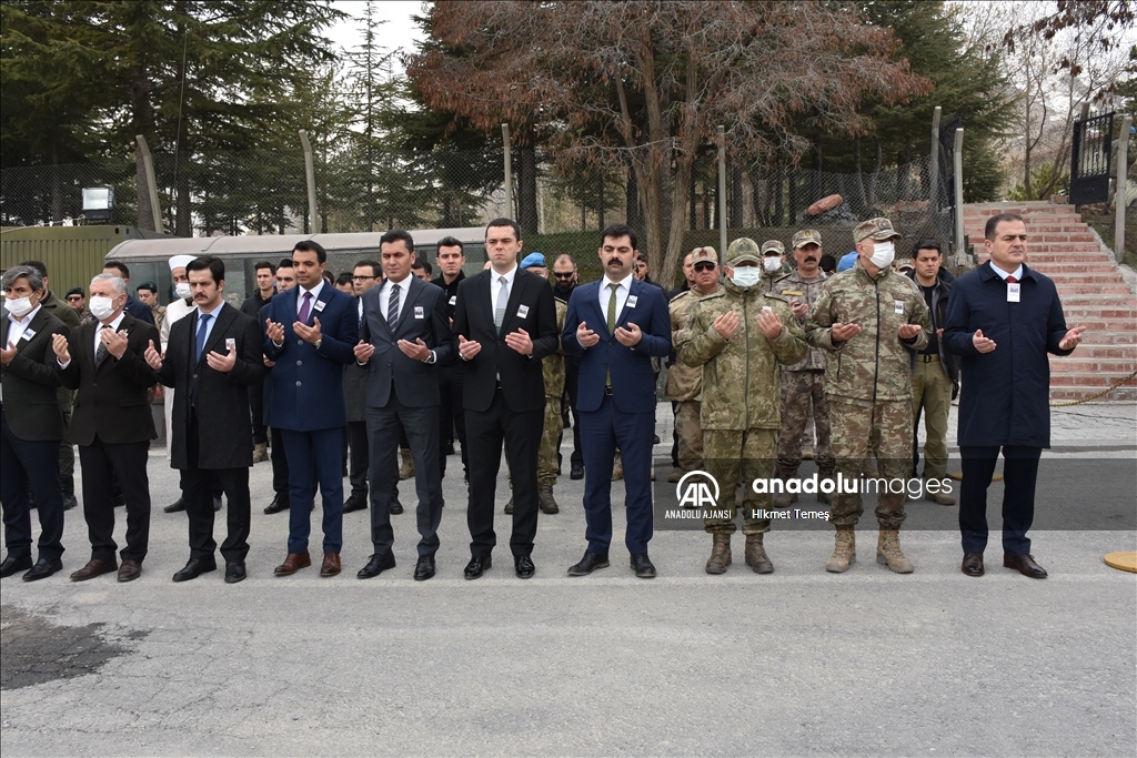Pençe-Kilit Operasyonu bölgesinde şehit olan asker için Hakkari'de tören düzenlendi
