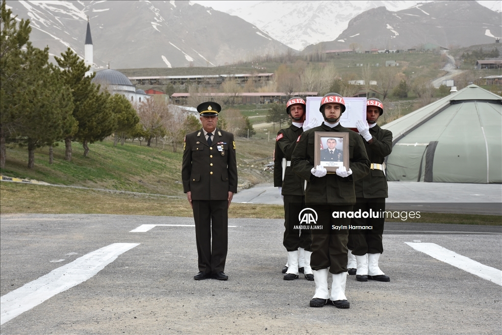 Pençe-Kilit Operasyonu bölgesinde şehit olan asker için Hakkari'de tören düzenlendi