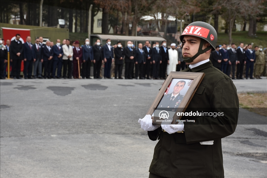 Pençe-Kilit Operasyonu bölgesinde şehit olan asker için Hakkari'de tören düzenlendi