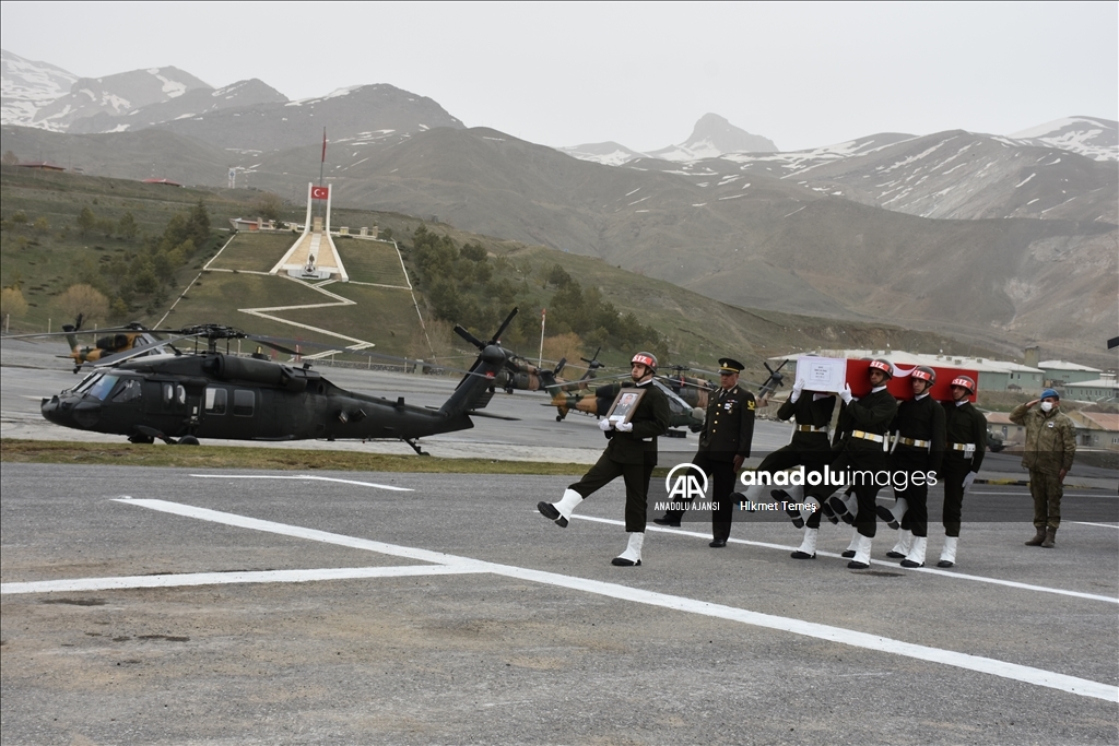 Pençe-Kilit Operasyonu bölgesinde şehit olan asker için Hakkari'de tören düzenlendi