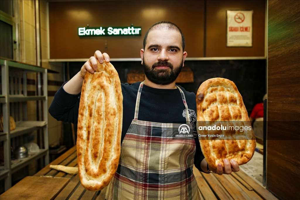 "Diyarbakır ekmeği" lezzetini bazalt taşlı fırından alıyor