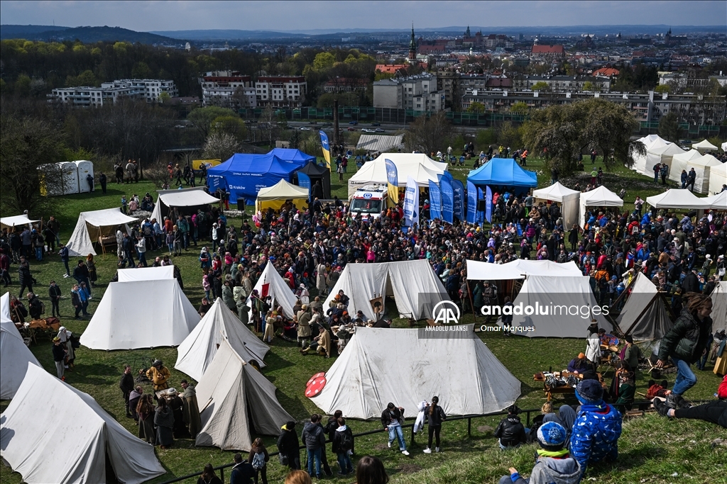 Krakow'da geleneksel Rekawka Slav Festivali iki yıl aradan sonra düzenlendi