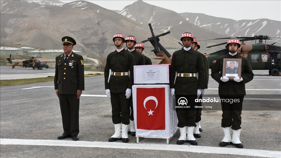 Pençe-Kilit Operasyonu bölgesinde şehit olan asker için Hakkari'de tören düzenlendi
