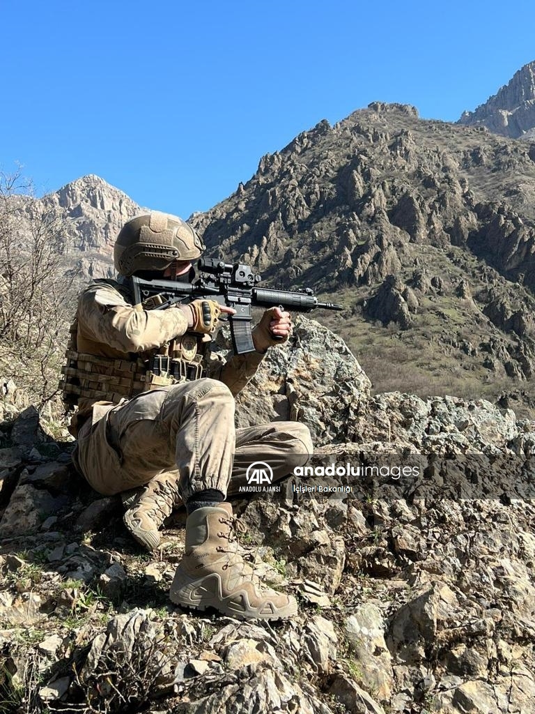 Hakkari'de "Eren Abluka-2 Şehit Uzman Jandarma Çavuş Mehmet Bayar Operasyonu" başlatıldı