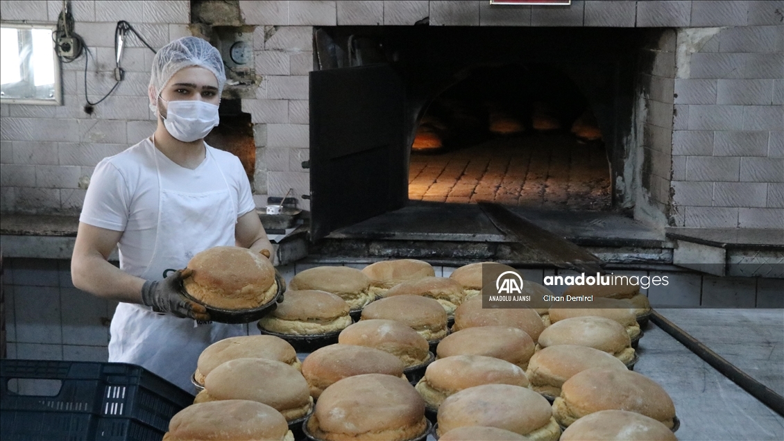 Ata mirası mayayla yapılan Kemalköy ekmeği üç kardeşin fırınından çıkıyor