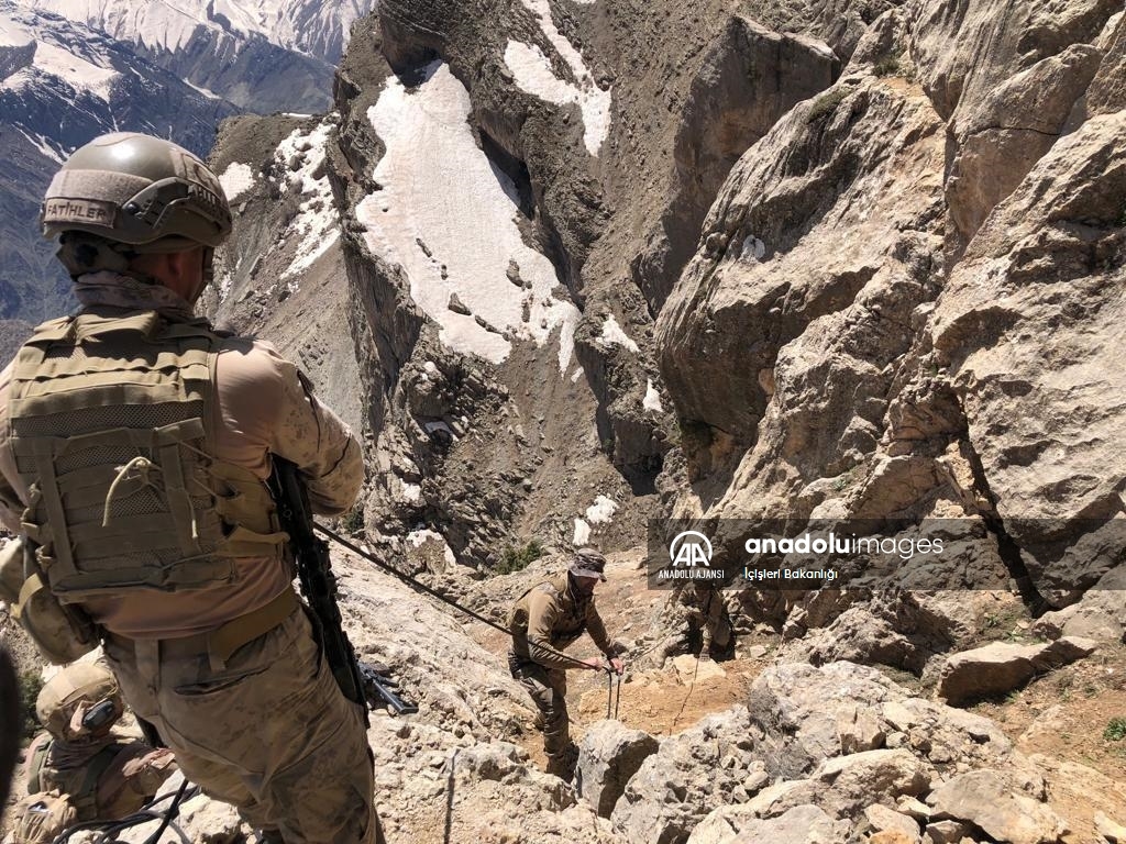 Hakkari'de "Eren Abluka-2 Şehit Uzman Jandarma Çavuş Mehmet Bayar Operasyonu" başlatıldı