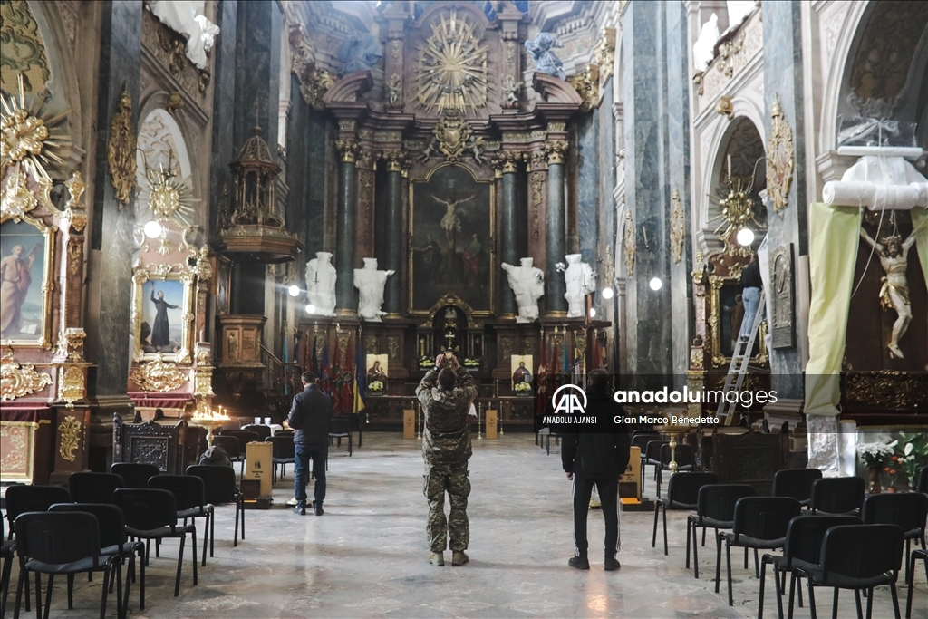 Lviv kentindeki Saint Peter ve Saint Paul Kilisesi