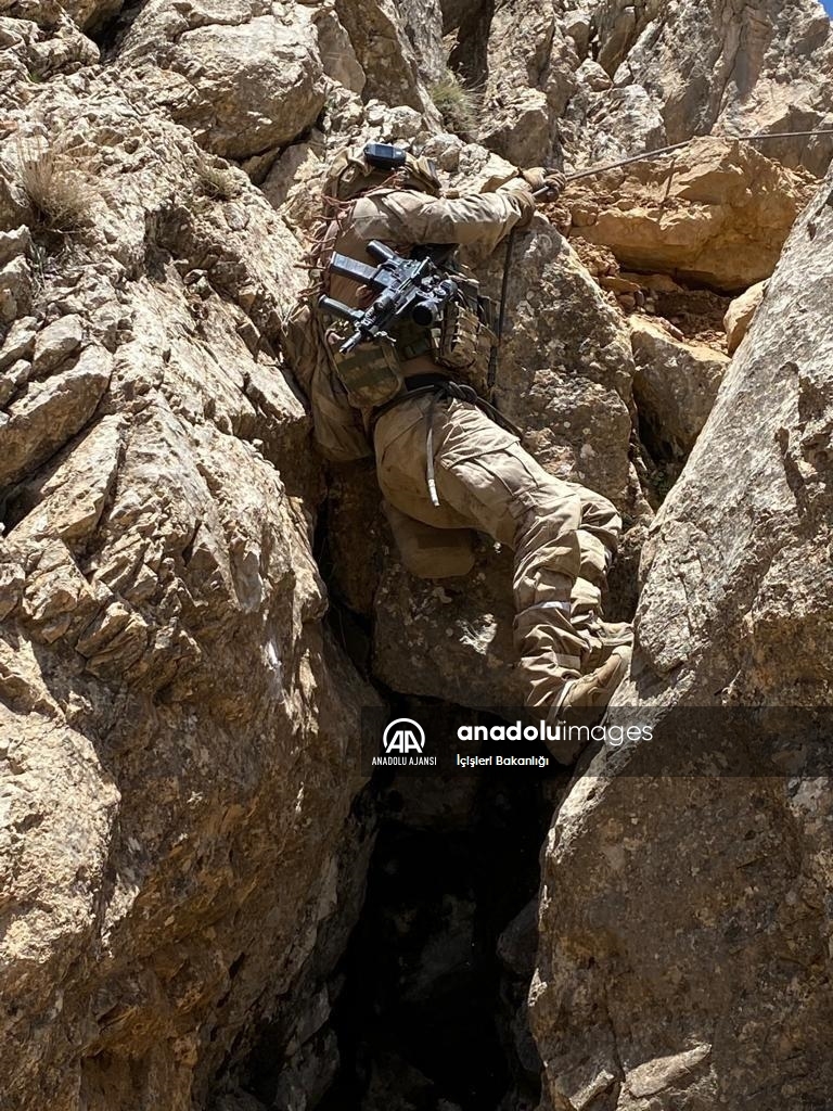 Hakkari'de "Eren Abluka-2 Şehit Uzman Jandarma Çavuş Mehmet Bayar Operasyonu" başlatıldı