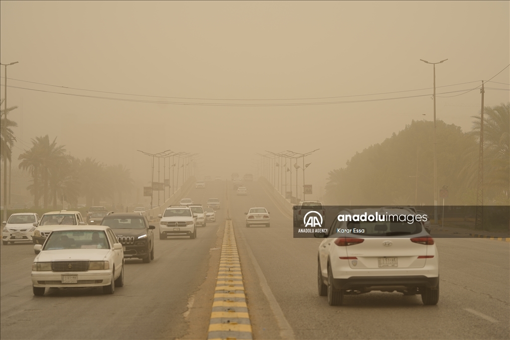 عاصفة رملية تضرب العراق