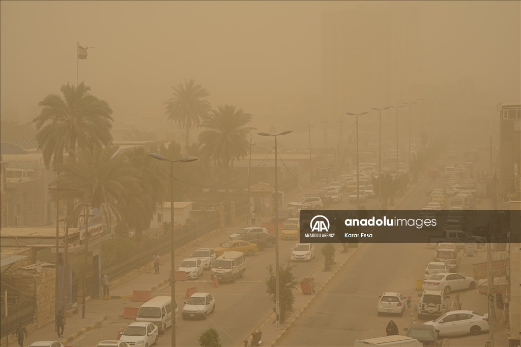عاصفة رملية تضرب العراق