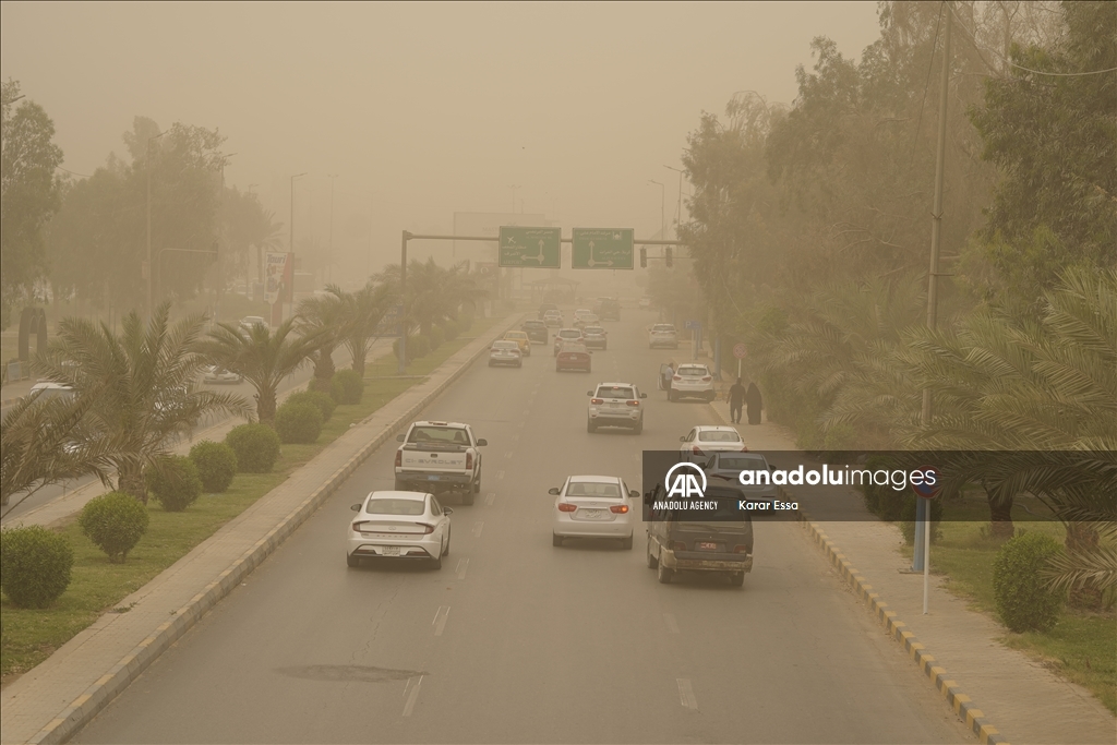 عاصفة رملية تضرب العراق