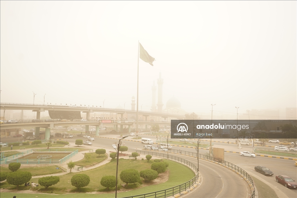 عاصفة رملية تضرب العراق