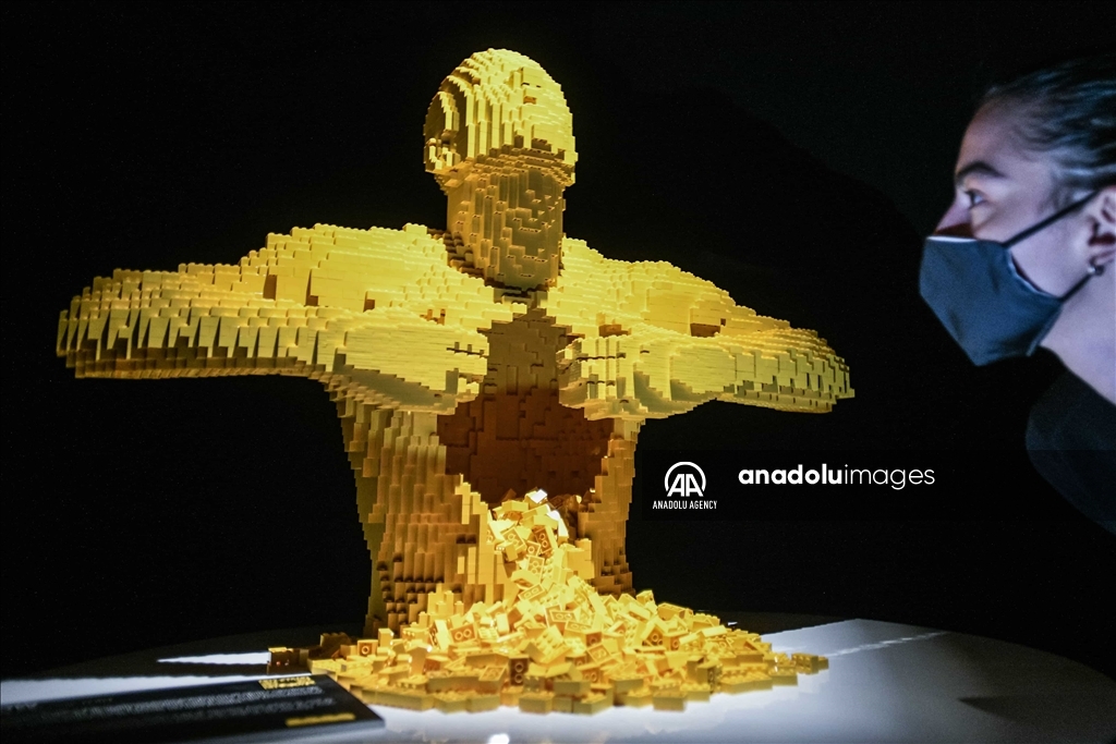 La popular exposición de figuras hechas con piezas de LEGO llega a Milán 3