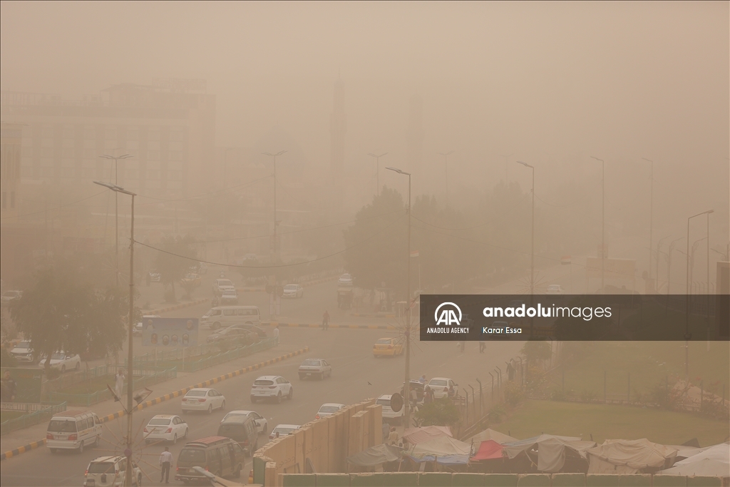 عاصفة رملية تضرب العراق