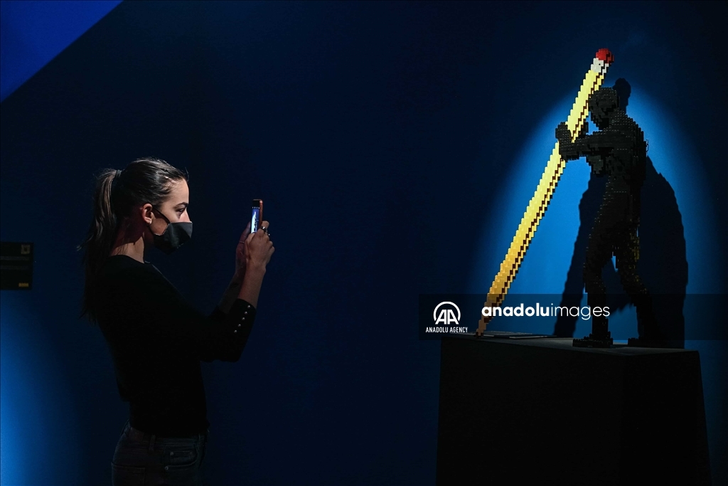 La popular exposición de figuras hechas con piezas de LEGO llega a Milán 9