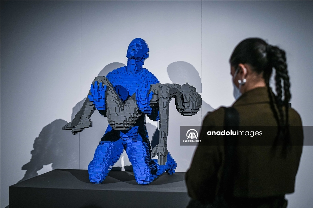 La popular exposición de figuras hechas con piezas de LEGO llega a Milán 6