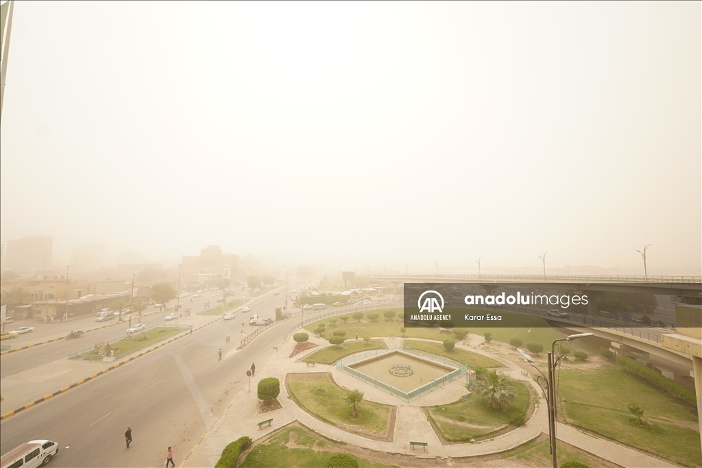 عاصفة رملية تضرب العراق